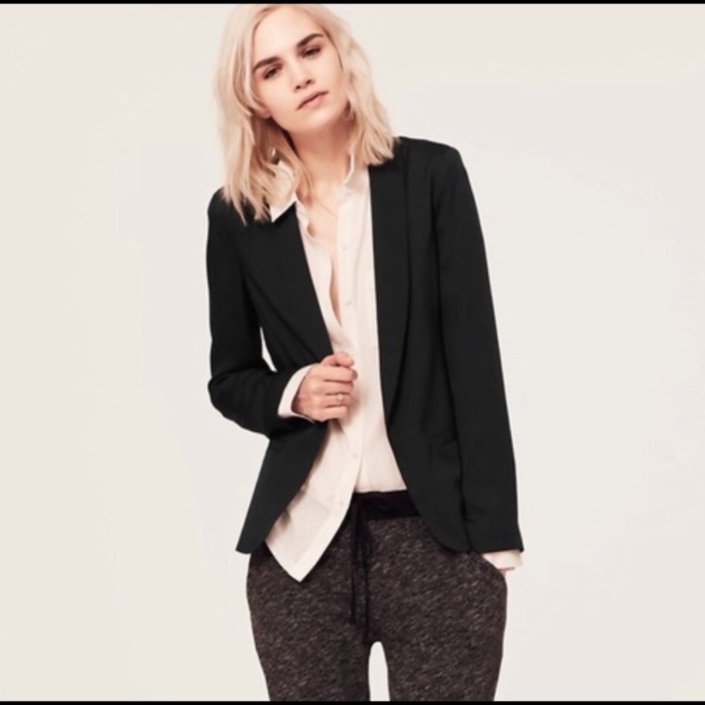 NWT Lou & Grey lightweight Blazer